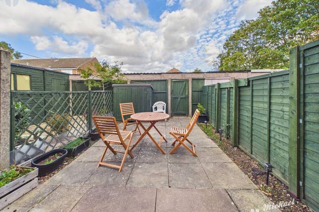 21 Lower Close, Aylesbury photo 4