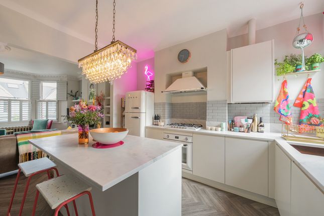 11a, Radcliffe Avenue, London photo 2