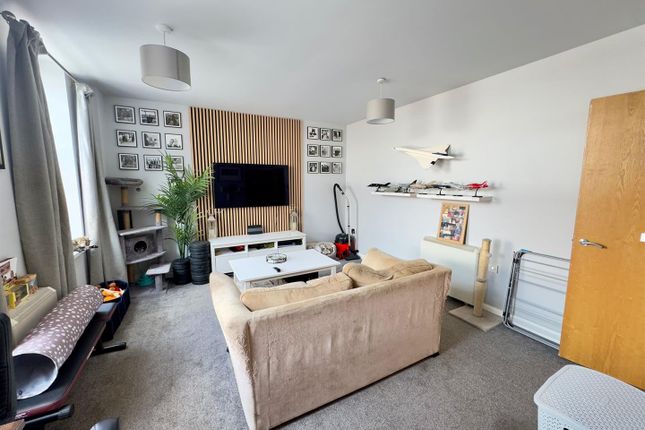 6 Brook House, Upper Street, Fleet photo 2