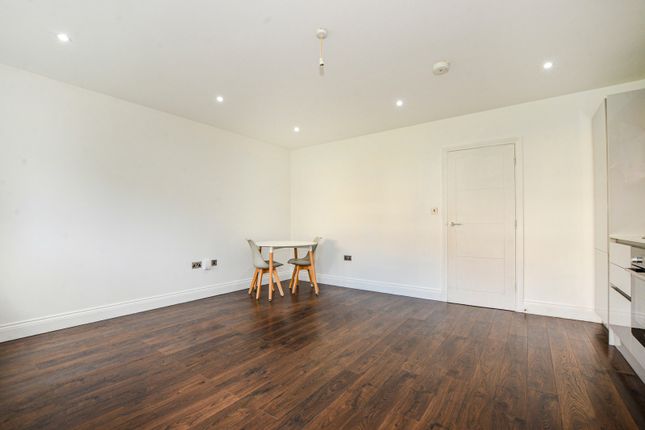 Flat 4, Knighton Court, Greening Close, Stanmore photo 4