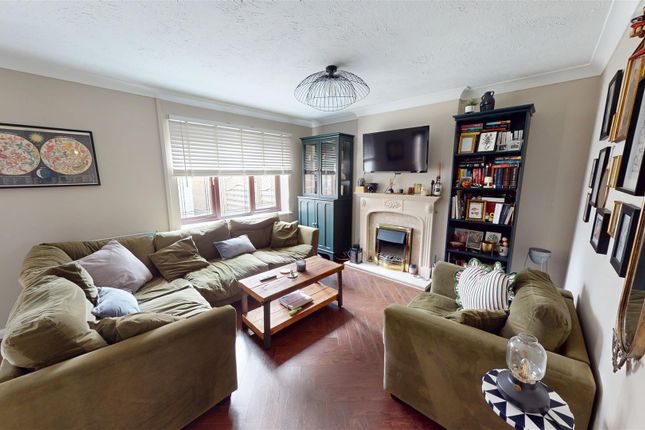 4, Maidwell Way, Bradford photo 4