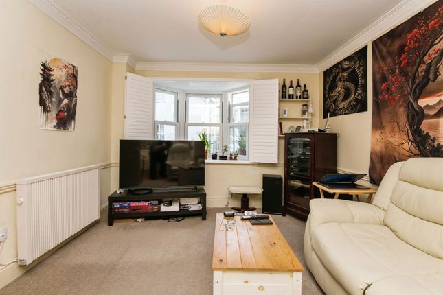 16, St Georges, Axminster photo 3
