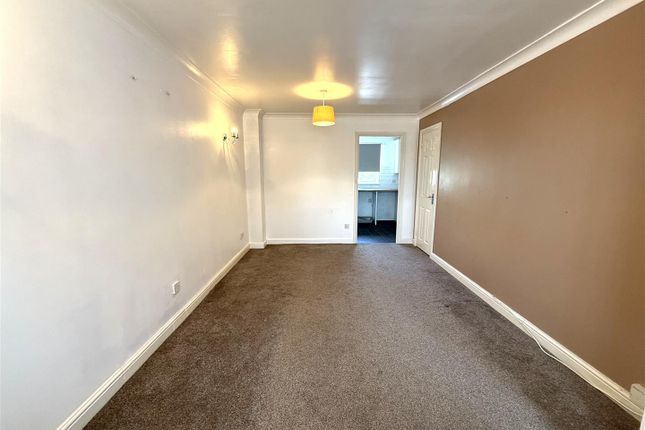 Flat 6, Casa Mia Court, Cardigan Place, Cannock photo 3