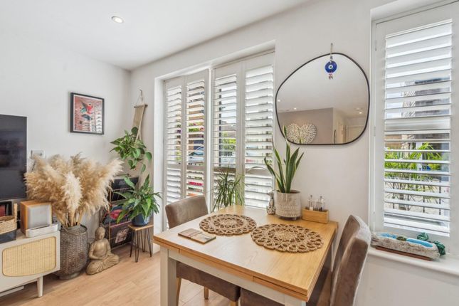 2 Park Mews Park Road, Bushey photo 4