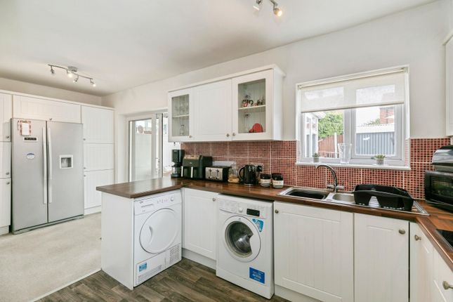 56, Handsworth Road, Wakefield photo 4