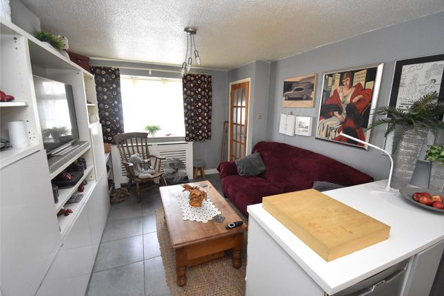 3, Milton Way, Dunstable photo 2
