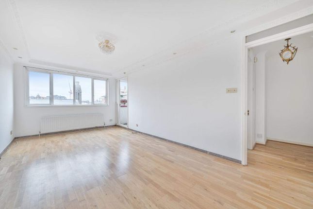 Flat for sale in Mallory Street, London