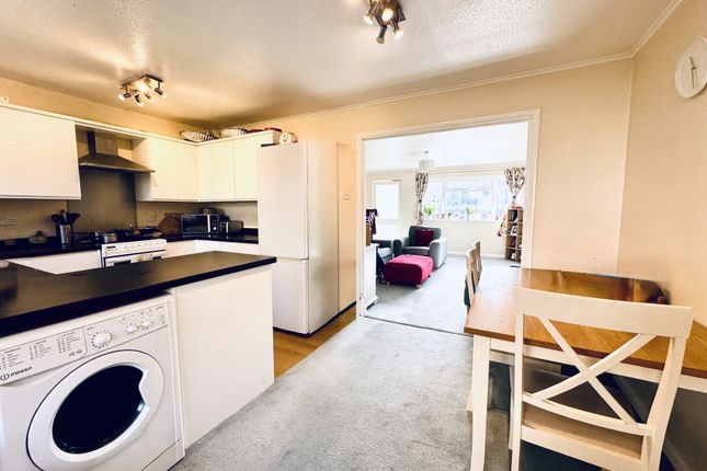 15, Bramshott Drive, Hook photo 2