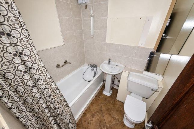 Flat 9, Rutland House, The Farmlands, Northolt photo 3