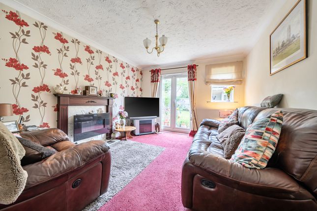 10 Cashford Gate, Taunton photo 2