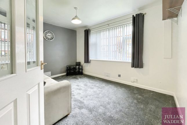 Flat 3, Lainton Court, Edgeley photo 4