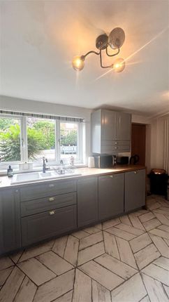 182, Yew Tree Lane, Dukinfield photo 4