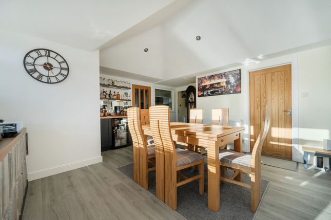 Turandot, 24, Waggoners Way, Hindhead photo 4