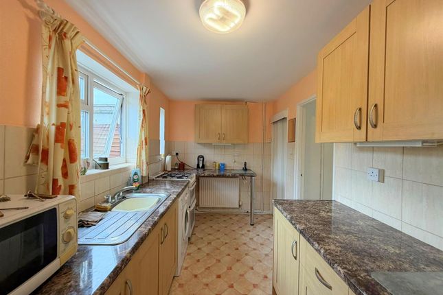 206, Thurncourt Road, Leicester photo 3