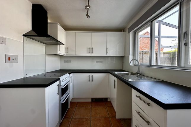 25, Bradbury Close, Chippenham photo 2
