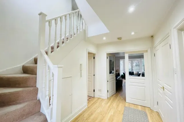 Mountington Park Close, Harrow photo 4