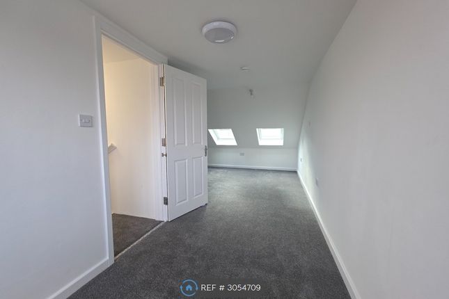 Fff  Adelaide Terrace, Great West Road, Brentford photo 5