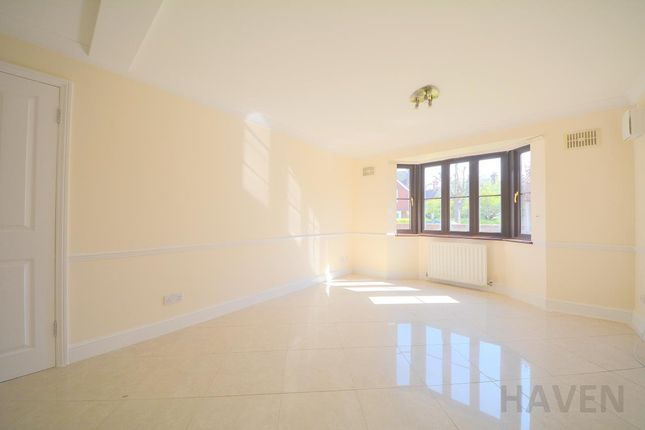 Thumbnail Flat to rent in Lydford Road, Willesden