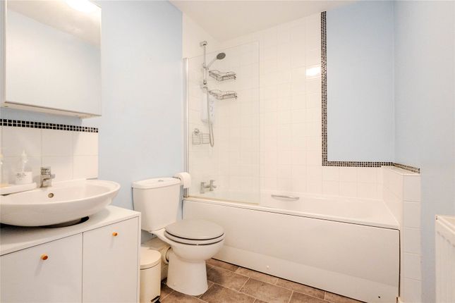24, Daimler Drive, Bedfordshire photo 4
