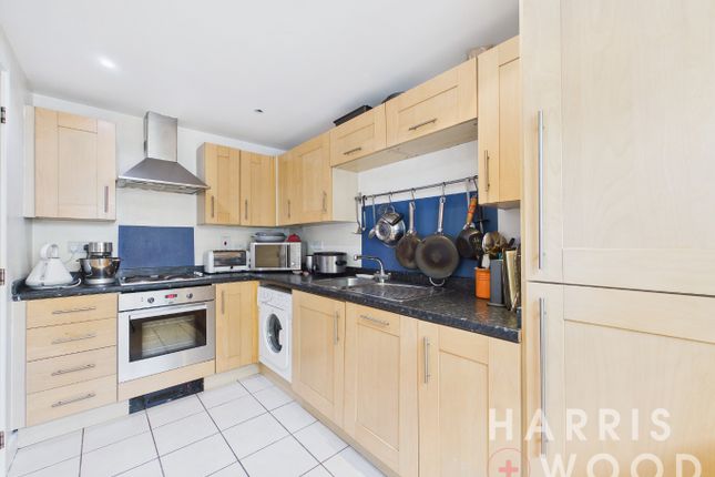 15 Rose Allen Avenue, Colchester, Essex photo 4