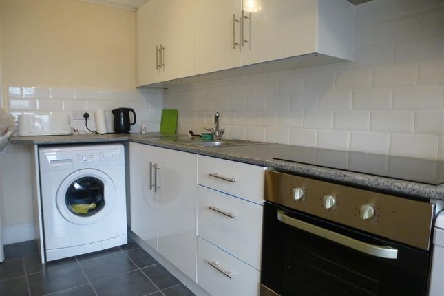 Flat B, 104, High Street, LOWESTOFT photo 5