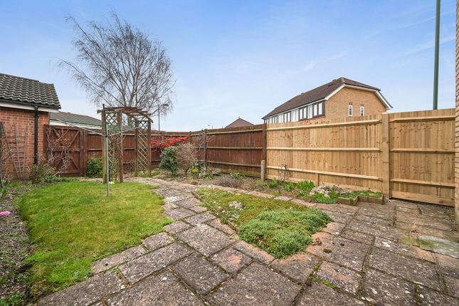 End terrace house for sale in Chelmsford Close, Sutton