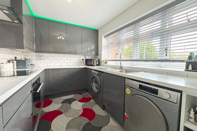 76 Udall Gardens, Romford photo 2