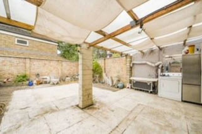 Thumbnail Maisonette to rent in Coningham Road, Shepherd's Bush, London