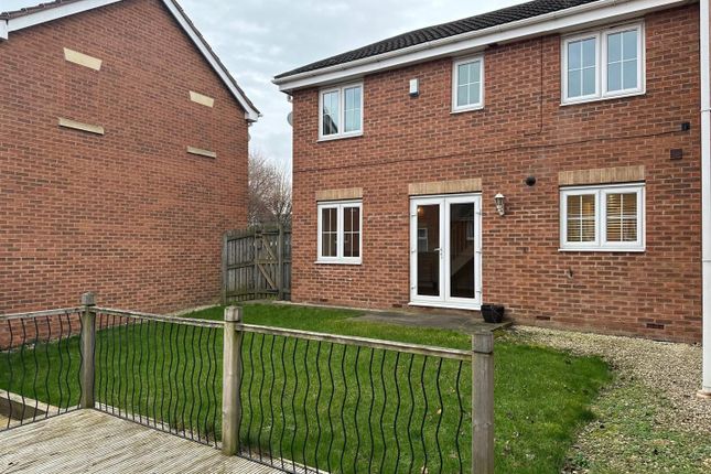 Thumbnail Town house for sale in Millers Croft, Castleford