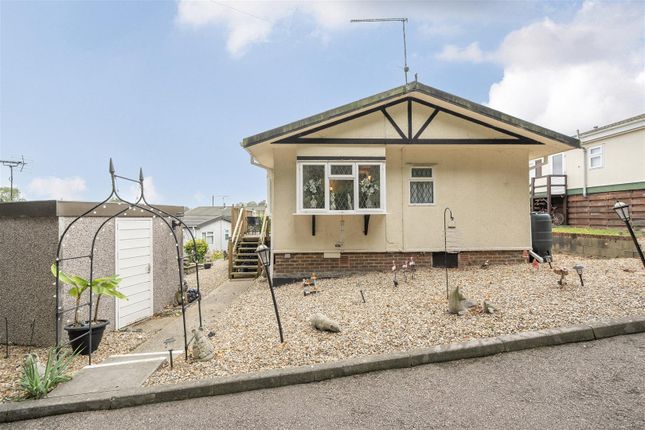2-bed caravan on 53 Hartridge Farm, Lower Road, East Farleigh, £200,000