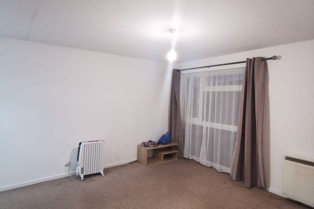 Beeton Close, Pinner photo 5