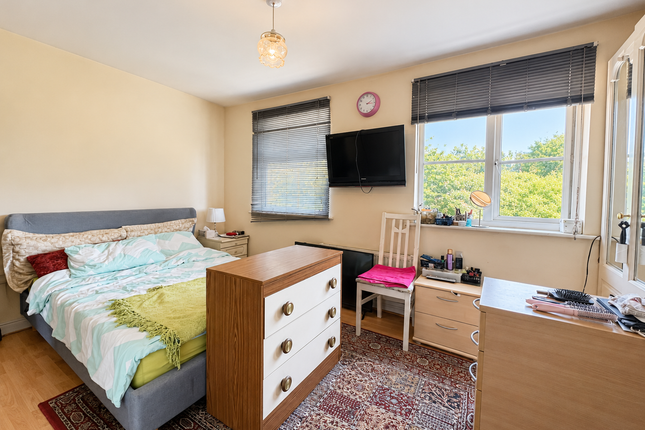 Westminister Drive, Palmers Green photo 4