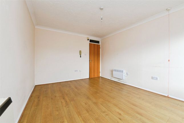 23, Orchard Gardens, Colchester photo 4