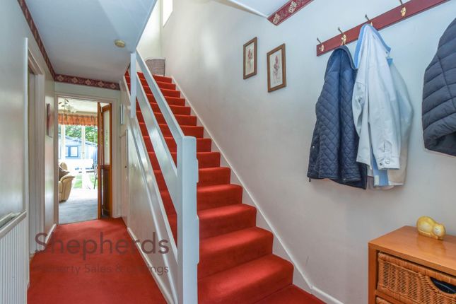 26, Winford Drive, Broxbourne photo 3