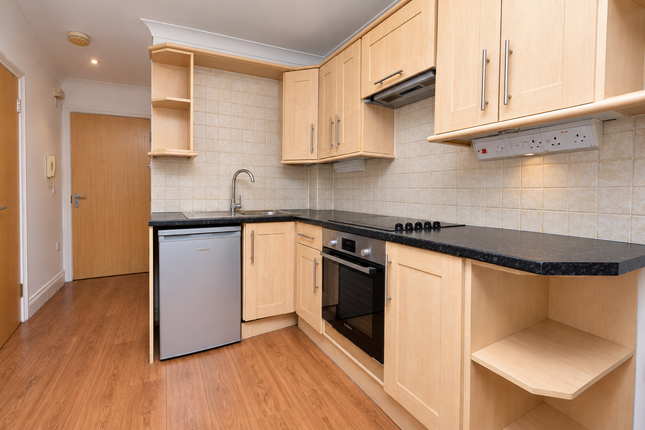 3, Wey House, West Byfleet photo 3