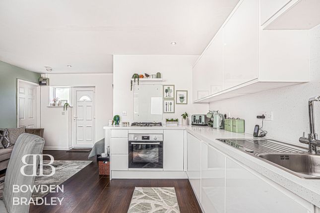 53 Langham Crescent, Billericay photo 4