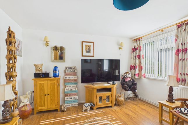 6 Redwood Close, Llantwit Major photo 4