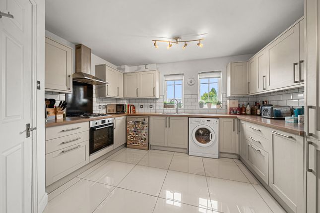 24, Gleeson Mews, Surrey photo 4