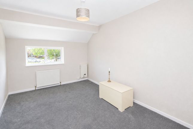 19, Elsinore Avenue, Staines-upon-Thames photo 4
