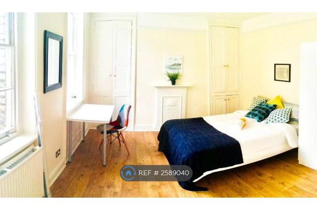 Fresh, Bright, Overlooking Garden First Floor Room