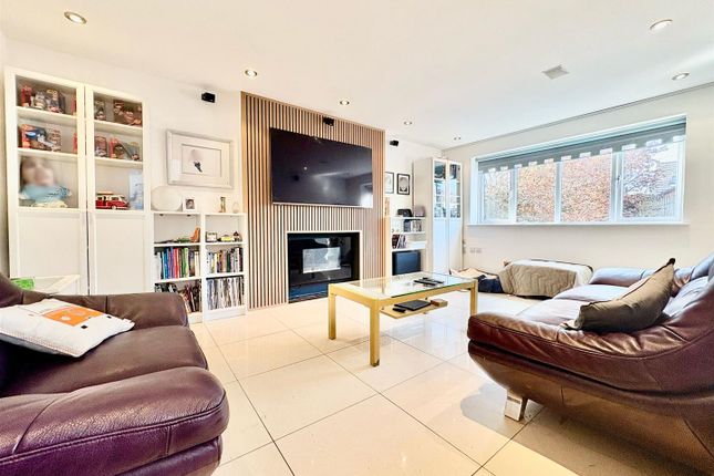 Living Room.Jpg