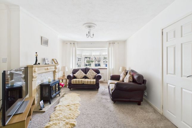 3 Llangattwg Close, Ebbw Vale photo 2