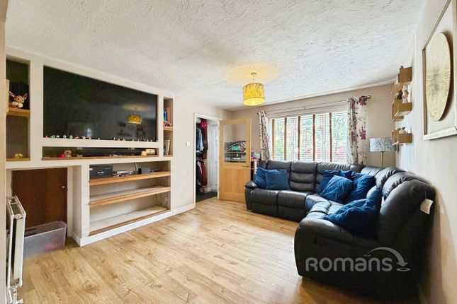 11, Yew Tree Close, Hampshire photo 4