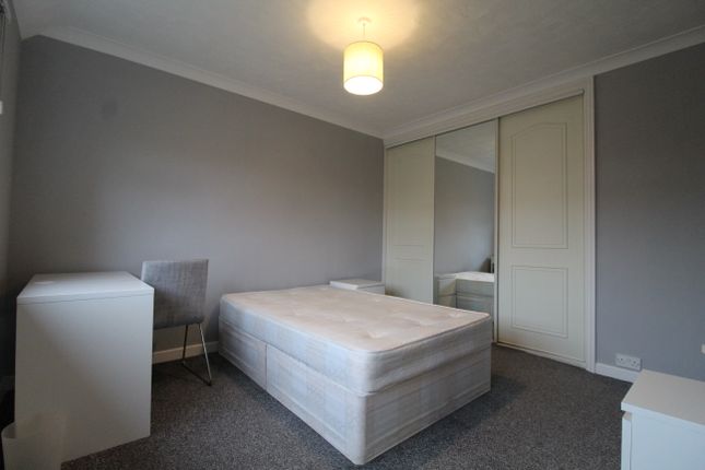 Willow Way, Guildford photo 2