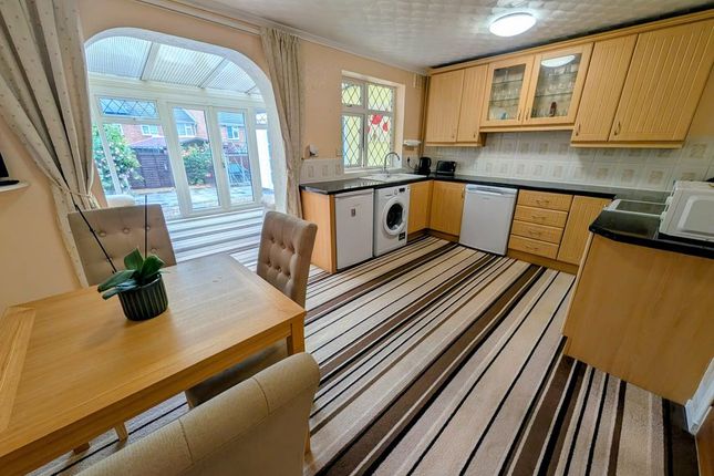 76, Northumberland Avenue, Nuneaton photo 2