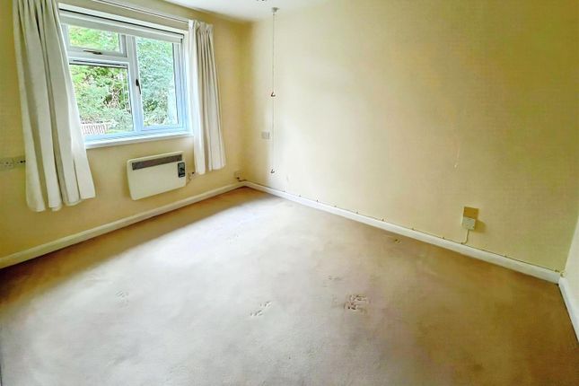 Eggars Court, Flat 8, St. Georges Road East, Aldershot photo 4