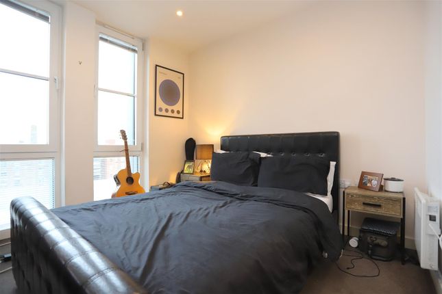 Flat for sale in Milliners Wharf, Munday Street