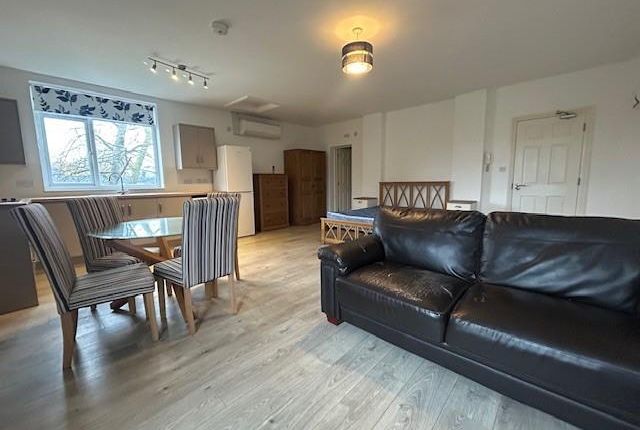 Flat 5, 84 Lincoln Road, Peterborough photo 2