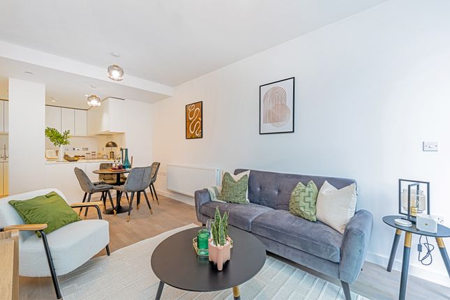Waterview Apartments, William Morris Way, London photo 4