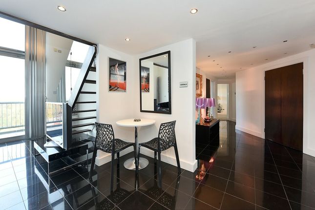 Flat to rent in Piper Building, Fulham